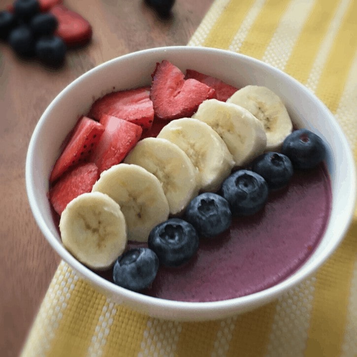 smoothie bowl with bananas, strawberries and blueberries