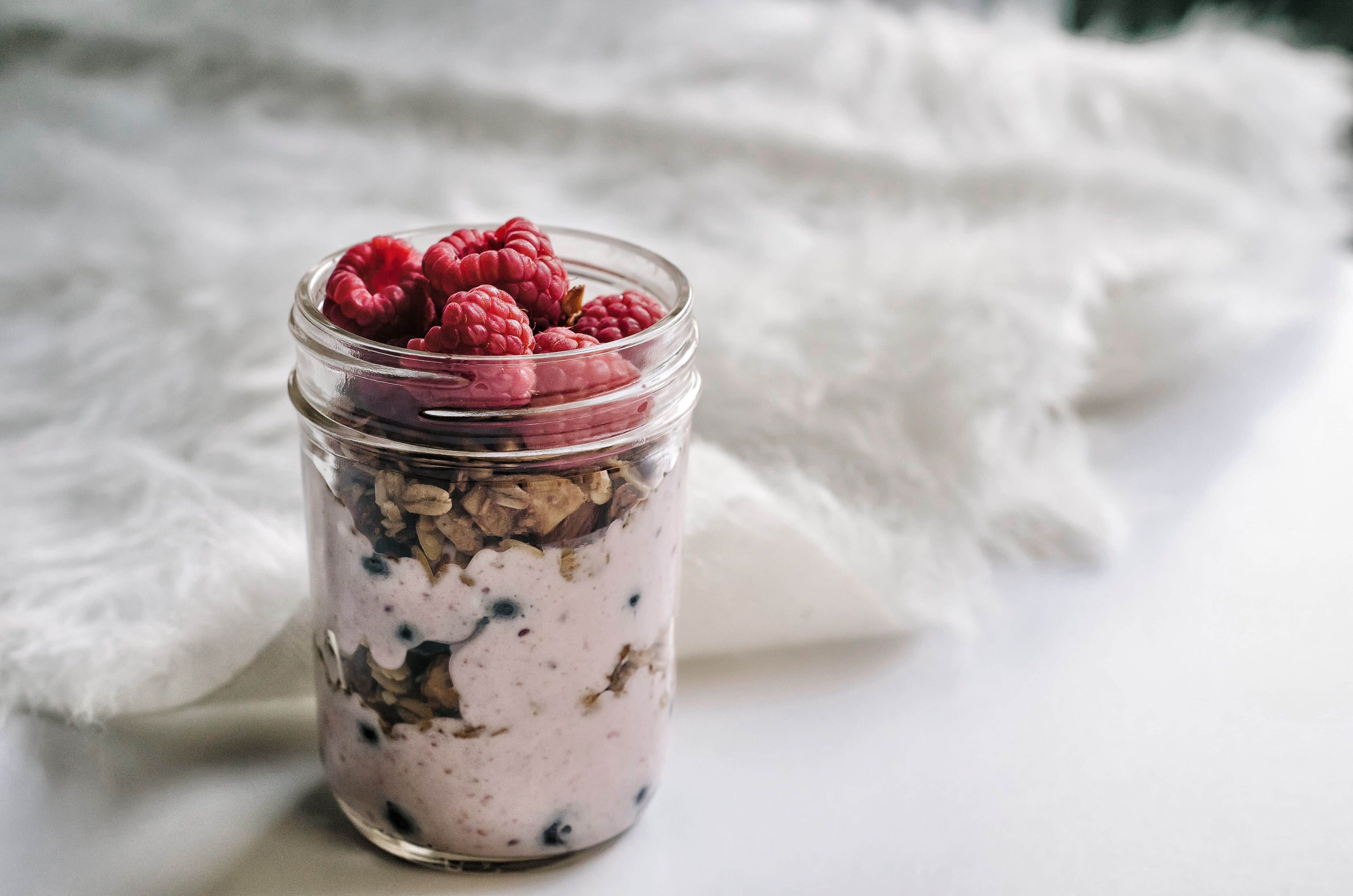quick and easy breakfast- yogurt parfait.jpg