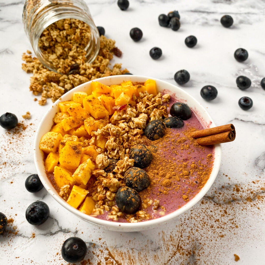 Blueberry mango smoothie bowl