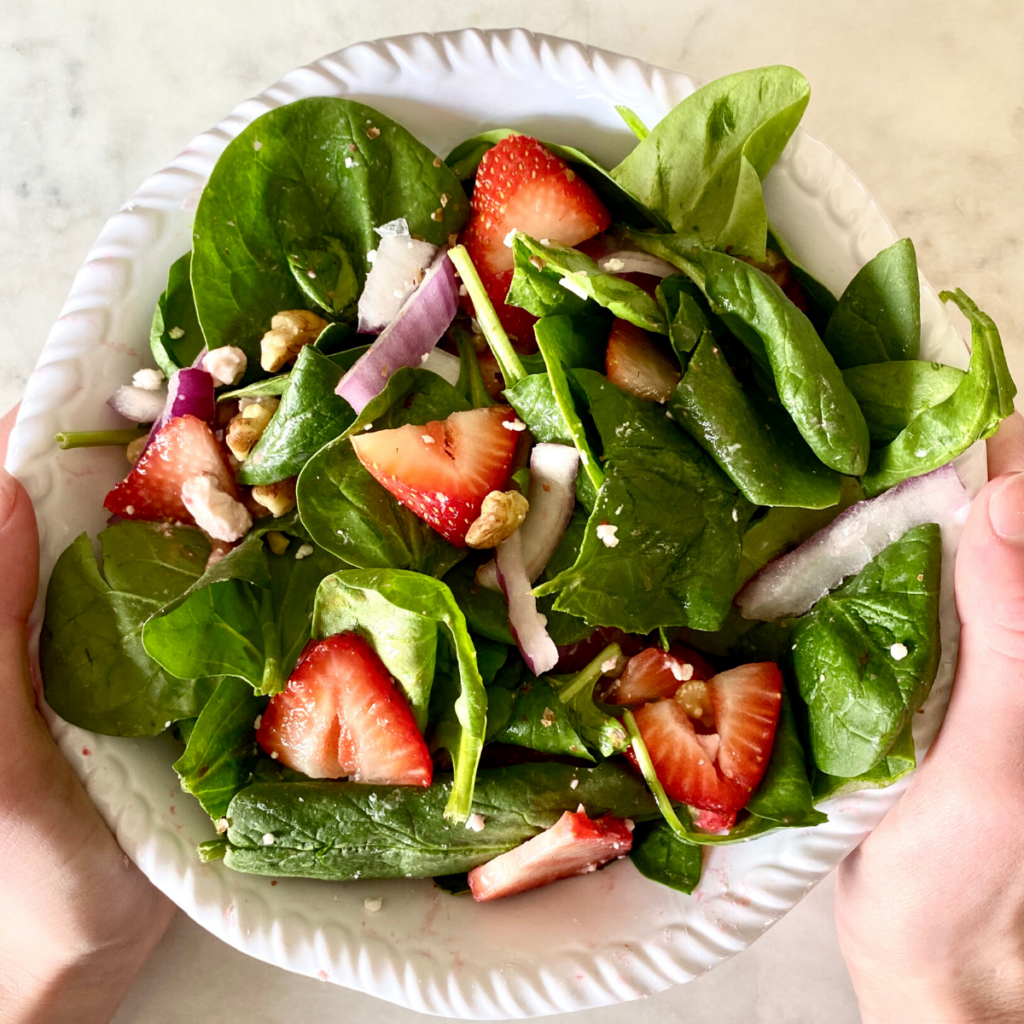 strawberry spinach and walnut salad